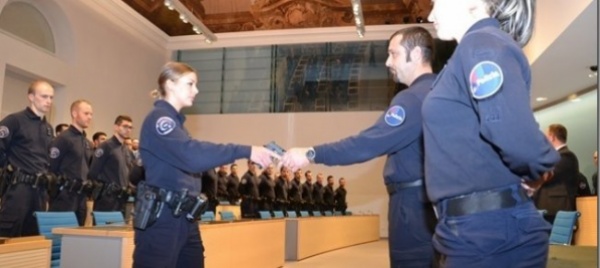 consegnata-dell-arma-a-46-nuovi-agenti-di-polizia