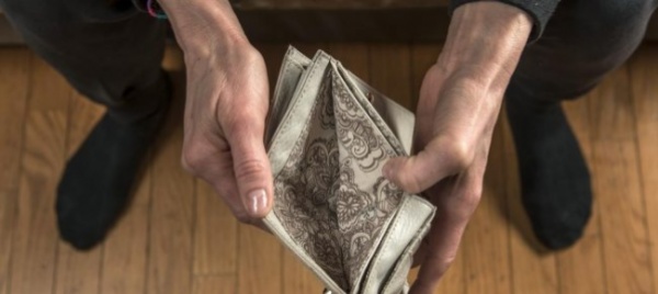 sei-ticinesi-su-dieci-farebbero-fatica-ad-arrivare-a-fine-mese-il-risparmio-su-ristoranti-e-uscite