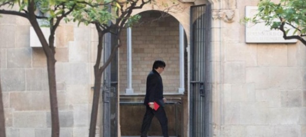 catalogna-puigdemont-in-bilico-tra-voto-e-commissariamento