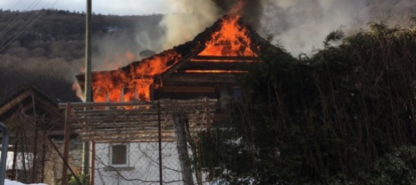 chalet-in-fiamme-a-broglio