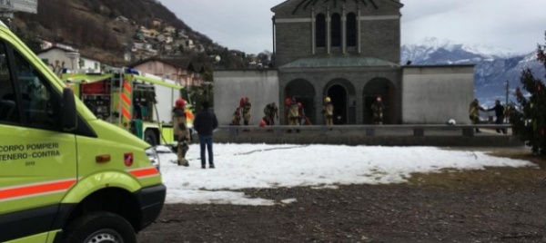 riazzino-brucia-il-presepe-all-interno-della-chiesa