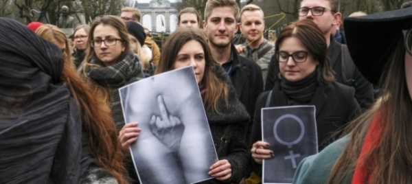 donne-di-nuovo-in-piazza-contro-le-restrizioni-sull-aborto