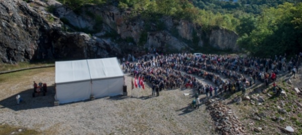 le-cave-di-arzo-rivivono-come-palcoscenico
