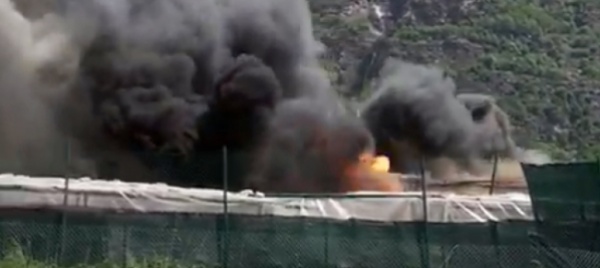 in-fiamme-una-baracca-da-cantiere-a-iragna