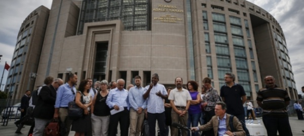 il-presidente-di-amnesty-international-rimane-in-prigione