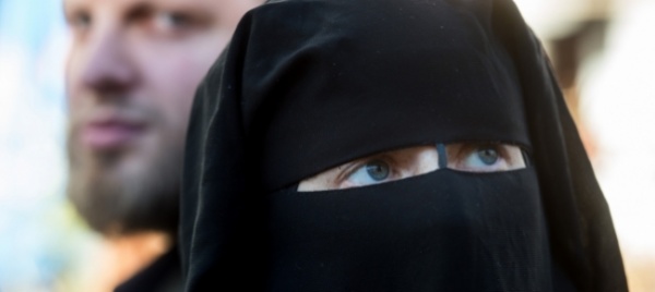 la-norvegia-vieta-burqa-e-niqab-nelle-scuole