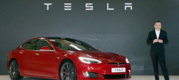 tesla-denuncia-un-ex-dipendente-infedele