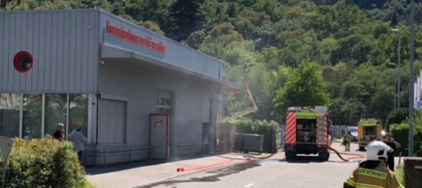 a-losone-principio-d-incendio-in-un-capannone