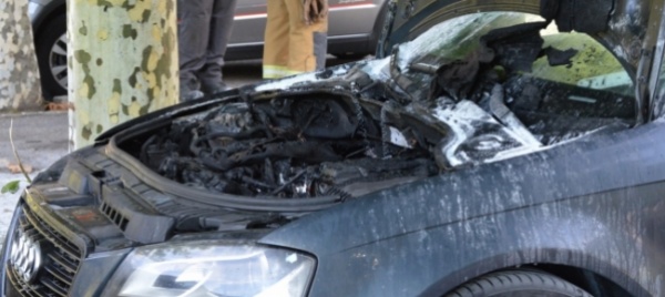 un-auto-in-fiamme-a-faido-illeso-il-conducente