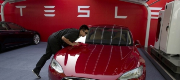 nuovi-guai-per-tesla