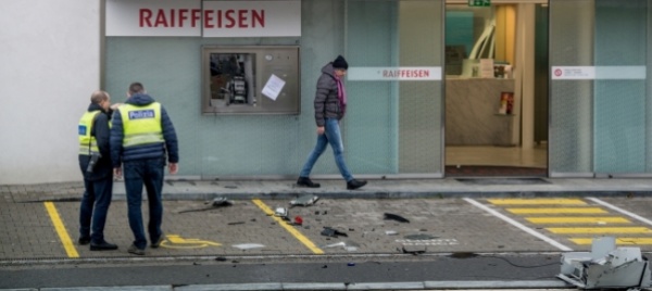 non-solo-coldrerio-quattro-bancomat-in-24-ore