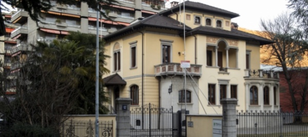 giu-le-mani-dagli-edifici-storici-di-chiasso