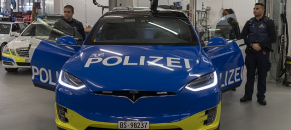 basilea-e-baruffa-sulle-tesla