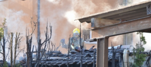 incendio-a-caslano-finestre-chiuse-in-via-colombera