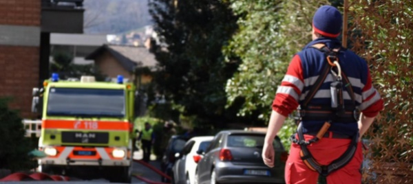fiamme-in-cucina-stabile-evacuato