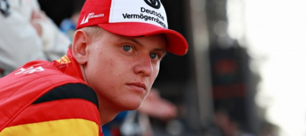 test-con-la-ferrari-schumacher-jr-sulle-tracce-del-padre