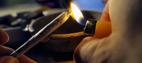 depenalizzare-l-uso-di-cannabis-regolamentare-il-mercato