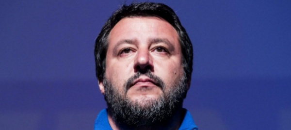campane-a-morto-per-salvini-il-ministro-del-rosario