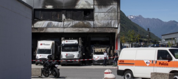 incendio-alla-mobili-pfister-contenti-che-non-ci-siano-stati-feriti