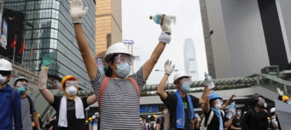 hong-kong-sospende-i-lavori