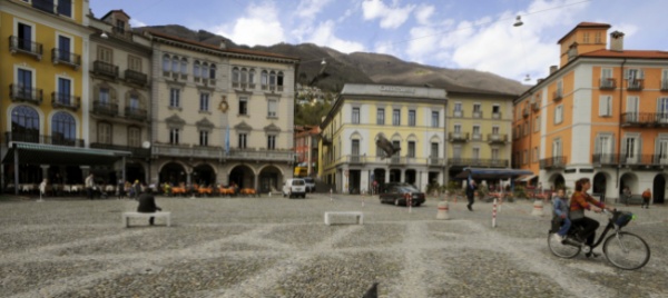 riportare-le-auto-in-piazza-grande-e-i-nodi-del-pr