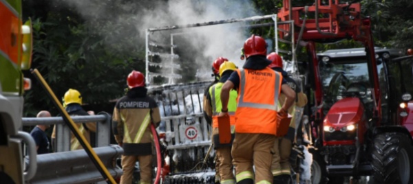 mezzo-agricolo-prende-fuoco-in-capriasca