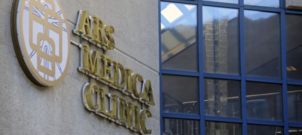 per-ars-medica-il-neurochirurgo-puo-riprendere-a-operare