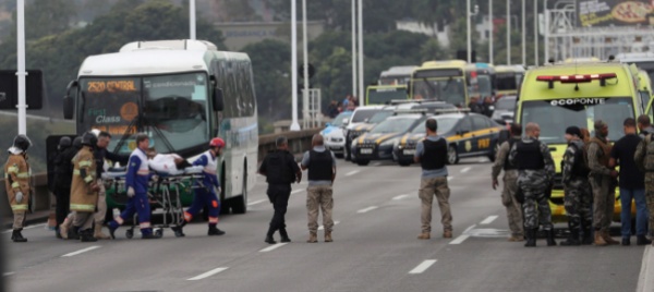 rio-de-janeiro-37-ostaggi-su-un-bus-ucciso-il-sequestratore