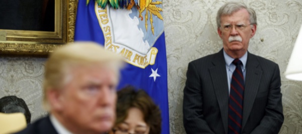 trump-esonera-il-consigliere-bolton-che-replica