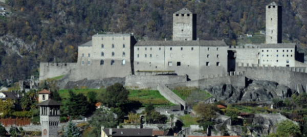 basta-otr-ora-sara-la-citta-di-bellinzona-a-gestire-i-castelli