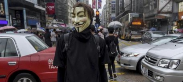 hong-kong-protesta-in-maschera