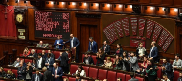 l-italia-taglia-i-parlamentari-referendum-permettendo