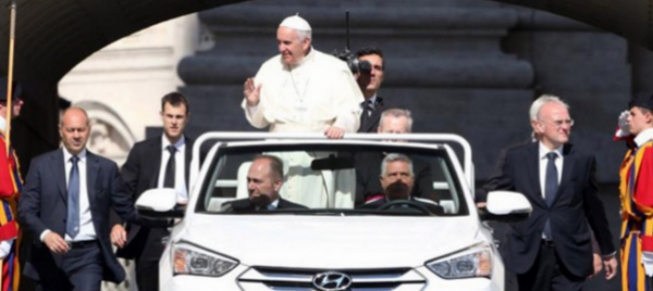 papa-francesco-dopo-la-santa-svizzera-sconfina-in-italia