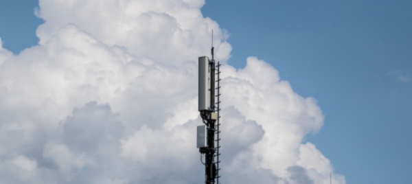 valanga-di-firme-contro-l-antenna-5g-di-torre