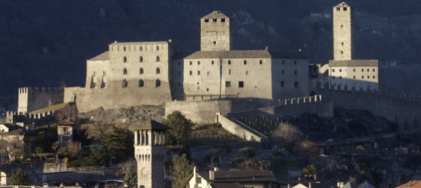 la-citta-di-bellinzona-diventa-mamma-dei-castelli