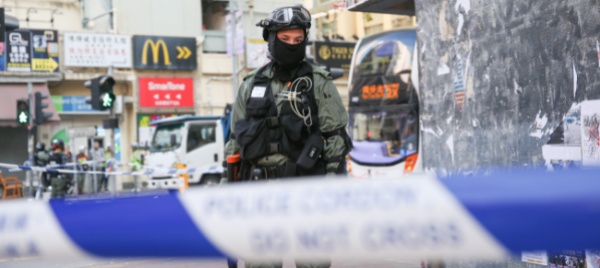 la-polizia-avrebbe-sparato-su-due-manifestanti-a-hong-kong