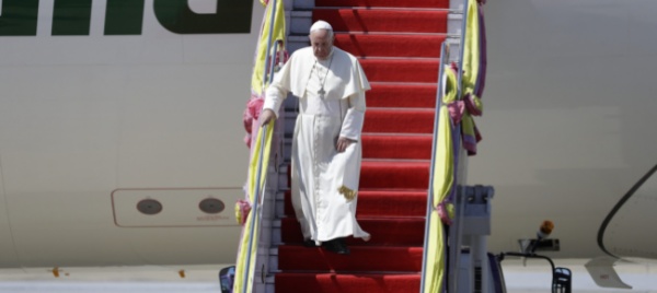 papa-francesco-e-arrivato-in-thailandia