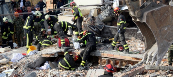 salgono-a-40-le-vittime-dopo-il-terremoto-in-albania