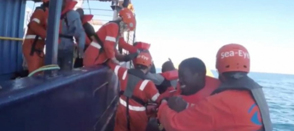 taranto-sbarcata-la-alan-kurdi