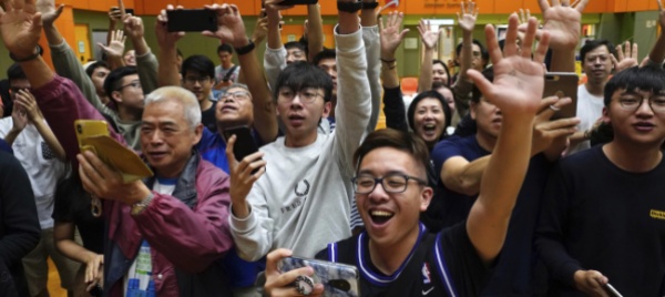 trionfo-dei-democratici-a-hong-kong