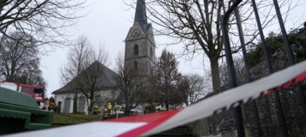 canton-berna-in-fiamme-un-campanile