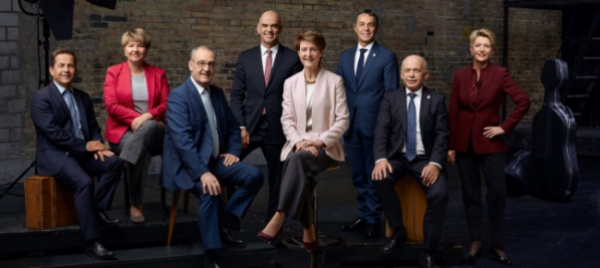 la-band-del-consiglio-federale-nella-foto-ufficiale-2020
