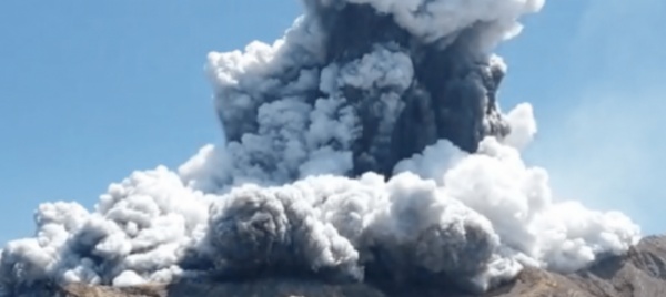 nuova-zelanda-vulcano-erutta-e-fa-strage-di-turisti