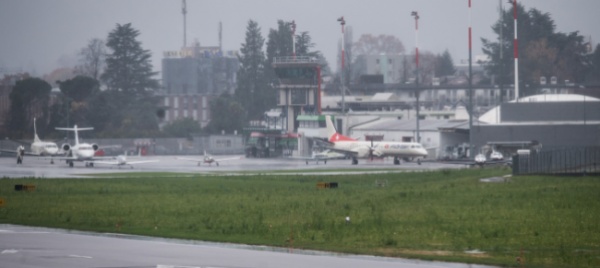 referendum-cantonale-contro-l-aeroporto-oltre-le-7mila-firme