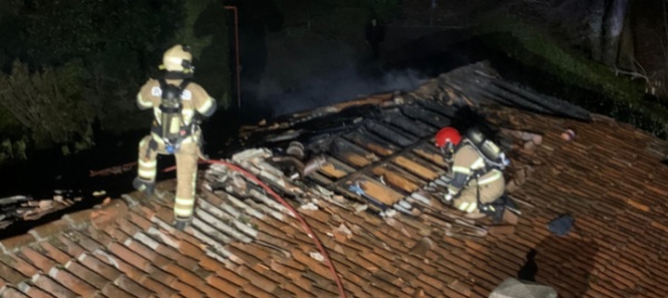 muzzano-tetto-in-fiamme-nessun-ferito