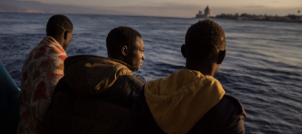 sbarcati-a-taranto-i-119-migranti-della-sea-watch
