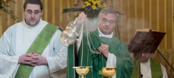 coronavirus-via-l-acqua-benedetta-e-lo-scambio-della-pace