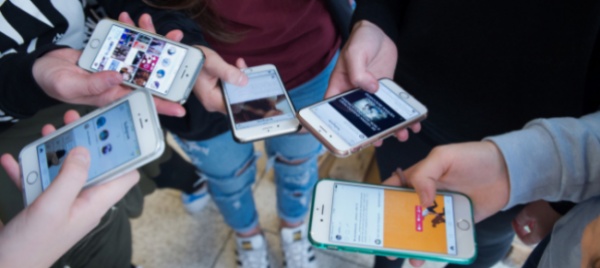viva-la-vita-reale-telefonini-spenti-a-scuola