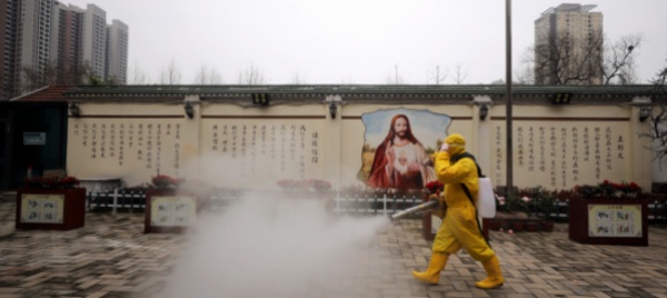 in-cina-calano-decessi-e-contagi-per-coronavirus
