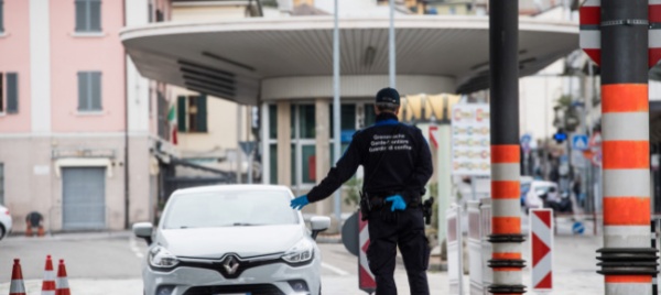 ticino-in-un-giorno-288-auto-rimandate-in-italia